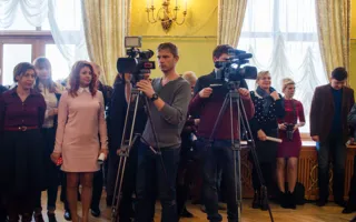 Меняйло пожелал журналистам не ходить в бронежилетах и касках