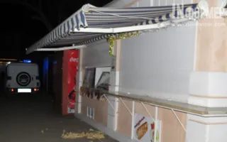Два ларька с шаурмой разгромили ночью в Артбухте