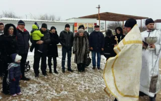 В парке Победы горожане окунались в море, несмотря на снег и ветер 