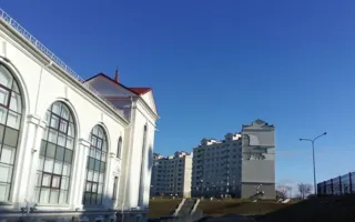 Штукатурка с общежития института банковского дела исчезла. Фотофакт
