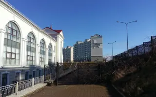 Штукатурка с общежития института банковского дела исчезла. Фотофакт