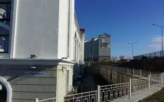 Штукатурка с общежития института банковского дела исчезла. Фотофакт