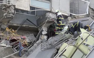 Мощное землетрясение на Тайване унесло жизни 13 человек
