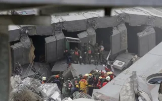 Мощное землетрясение на Тайване унесло жизни 13 человек