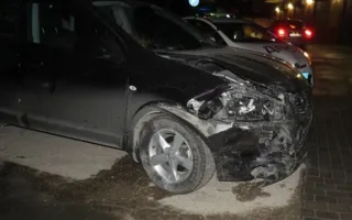 Иномарка припарковалась, разбив «BMW» «LEXUS» и «Nissan» — фото
