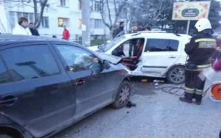 Серьёзное ДТП на 4-й Бастионной: «Джили» всмятку 