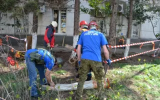 На площади Ушакова обнаружили подземную расщелину