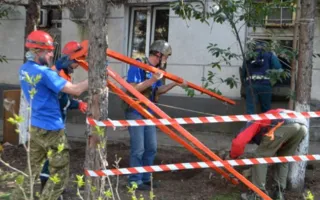 На площади Ушакова обнаружили подземную расщелину