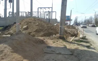 Вырытая «коммунальщиками» яма на Силаева готова «ловить» автомобили