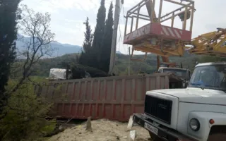 Фура вылетела с трассы в Крыму: водитель погиб