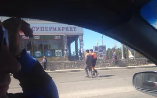 Дорожные рабочие создали пробку, оставив авто на дороге: пиво важнее?