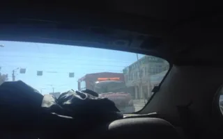 Дорожные рабочие создали пробку, оставив авто на дороге: пиво важнее?