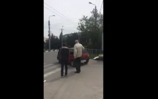 «Дай проеду, бл…», или как водителю мешал выехать дедушка на переходе