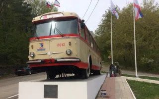 Легендарный крымский троллейбус вернулся на своё место
