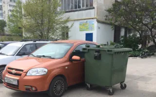Cевастопольцы мстят водителям неправильно припаркованных машин