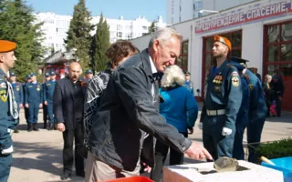 Память о водителе пожарной машины увековечили в Севастополе