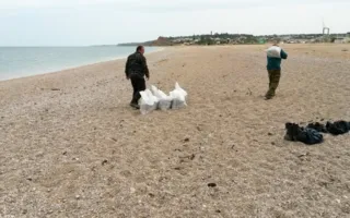 В Любимовке окончен сбор мазута, загрязнившего пляж