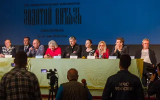 «Золотой витязь» открылся в Севастополе с красной дорожки