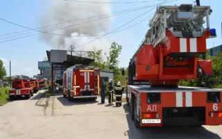 В Севастополе горел мебельный склад