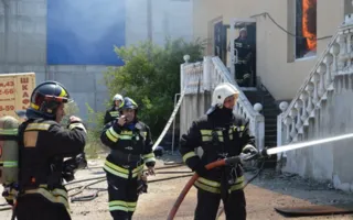 В Севастополе горел мебельный склад
