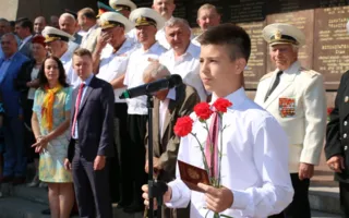 Меняйло вручил паспорта юным севастопольцам в День России