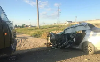 «КамАЗ» столкнулся с легковым авто: пострадал водитель