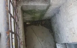 Фасад детской поликлиники на Ленина разрушается