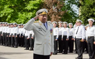 В «Нахимке» выпустили офицеров и иностранных специалистов