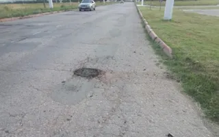 Керчане сами латают дороги — фотофакт