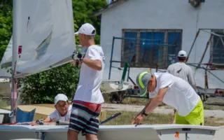 Парусные регаты стартовали в севастопольской бухте Омега