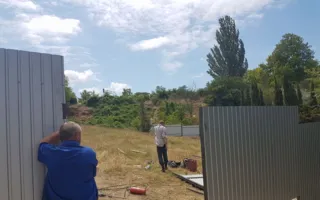 Жители проспекта Победы не давали установить забор застройщику