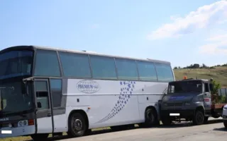 Автобус и эвакуатор столкнулись в Керчи