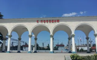 Железнодорожный вокзал Симферополя пуст в разгар сезона
