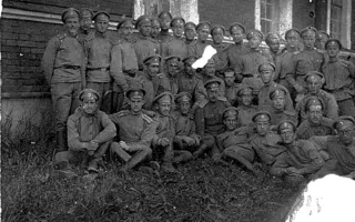 В Севастополе нашли фото вековой давности, спрятанные в зеркале