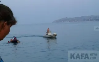 Гидроцикл с 9-летней пассажиркой перевернулся на пляже в Крыму