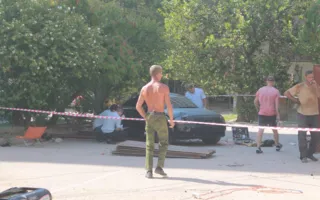 Машину водителя, сбившего молодого парня, нашли брошенной