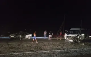 Иномарка врезалась в рейсовый микроавтобус — есть пострадавшие