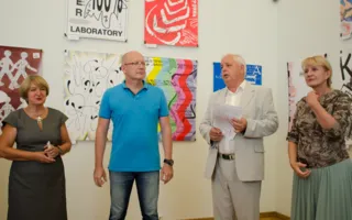 Выставка дизайнера Юрия Гулитова открылась в Севастопольском музее