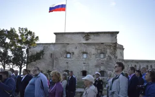 На Михайловской батарее установили закладной камень памятного знака