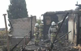 Жилой барак сгорел в Крыму - погибла женщина, мужчина получил ожоги