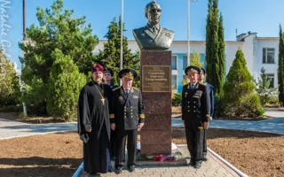 Памятник адмиралу Сергею Горшкову открыт в Севастополе — фото