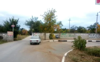 ДТП в Бахчисарайском районе: автомобиль пробил забор?