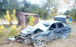 ДТП в Бахчисарайском районе: автомобиль пробил забор?