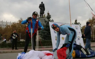 Лучшие парашютисты России приземлились в центре Севастополя