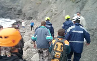 Крымские спасатели эвакуировали двух женщин, пострадавших в горах