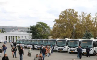 Новые автобусы вышли на маршруты в Севастополе — фотофакт