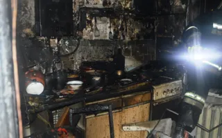 На пожаре дома в Севастополе погиб мужчина, спасены 10 жильцов (фото)