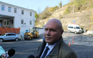 Ход ремонта дороги на Абрикосовой проверили Овсянников и Титов