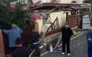 Вертолёт упал на жилой дом в Сочи — погиб человек (фото)
