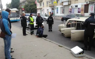Пьяный севастополец угнал машину и уснул в салоне (фото)